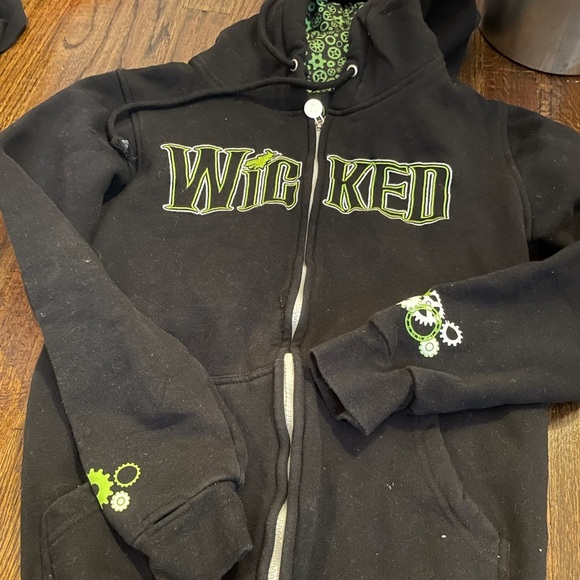 Wicked Broadway 🎭 🧙‍♀️ ⚙️ sweatshirt S - Picture 1 of 3
